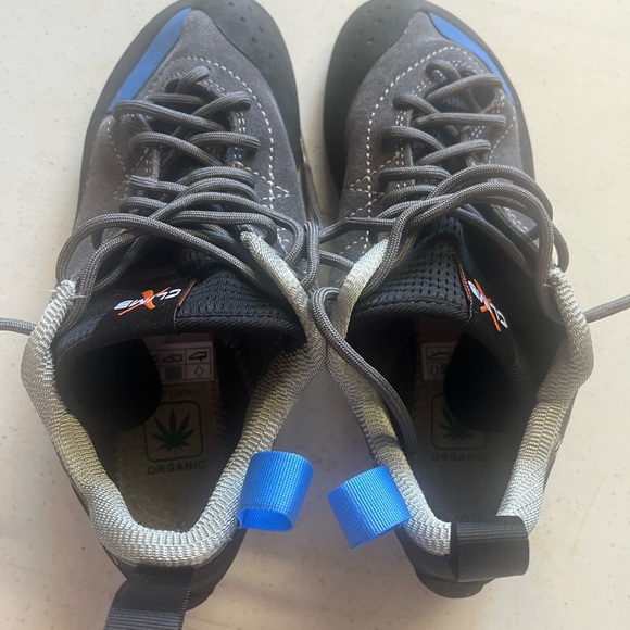 Men's Gray and Blue Athletic Shoes - Picture 6 of 6